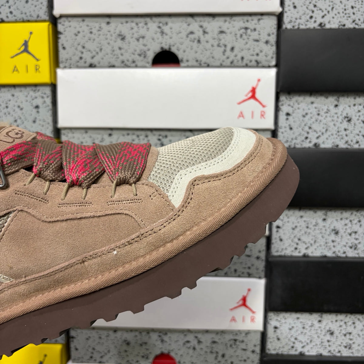UGG Low-Top Lace-Up Shoes in Light Brown – Style 4032