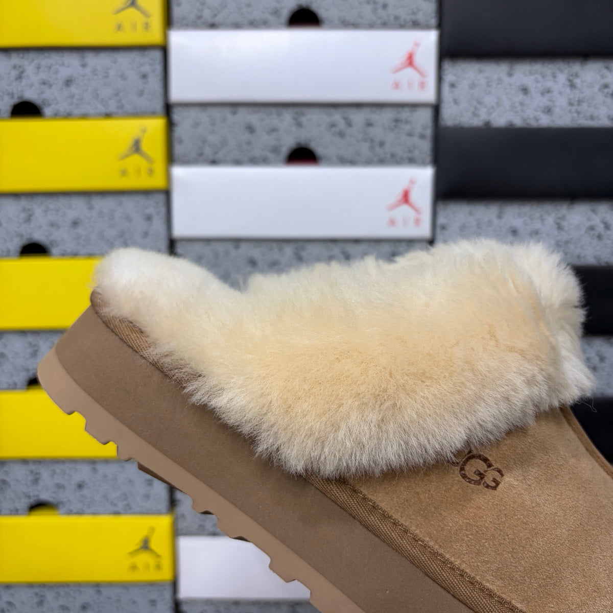 UGG Chestnut Platform Slippers with Plush Collar – 3 cm