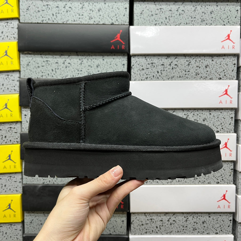 UGG Ultra Mini 3 cm Platform Boots in Black