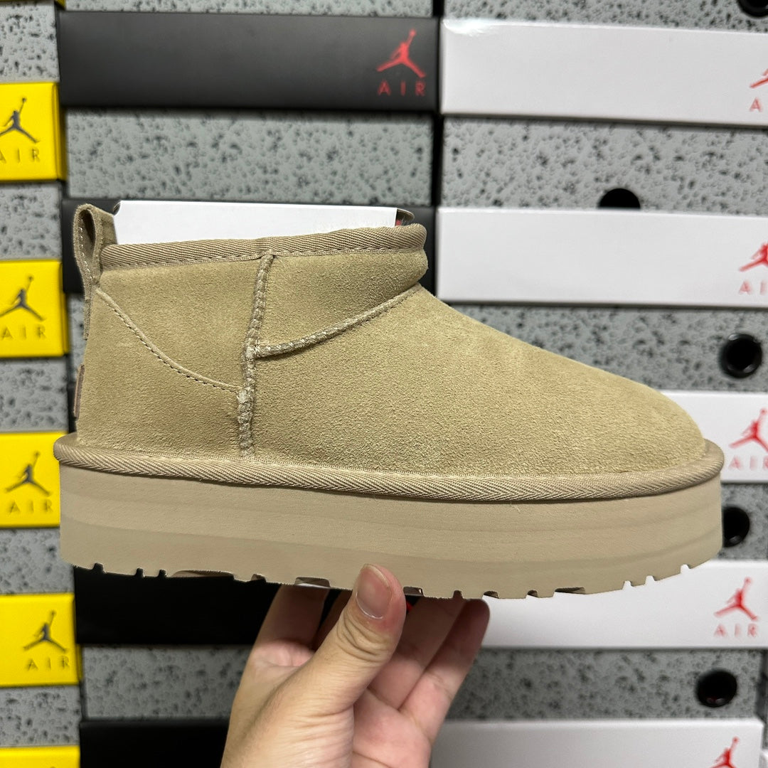 UGG Mini Platform Ankle Boots in Light Khaki – 3 cm