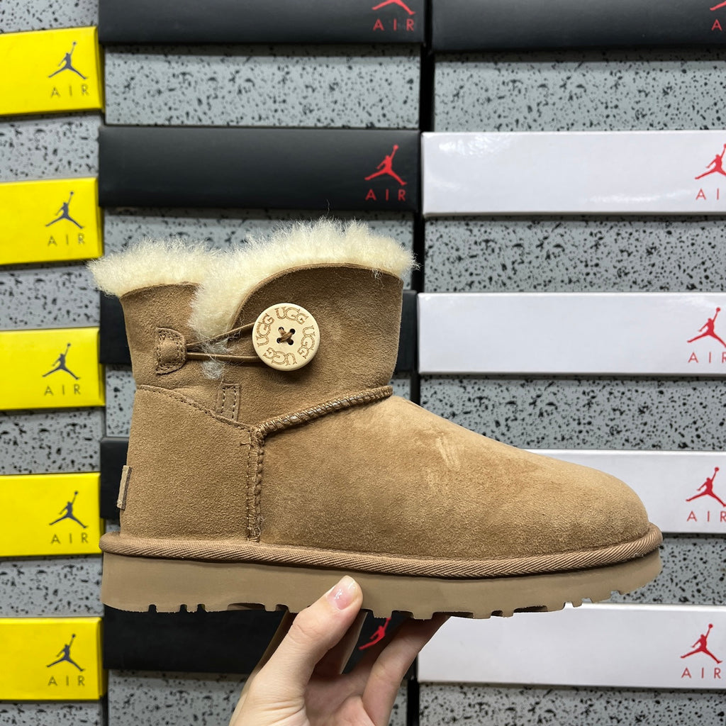 UGG Mini Bailey Button II Boots in Chestnut