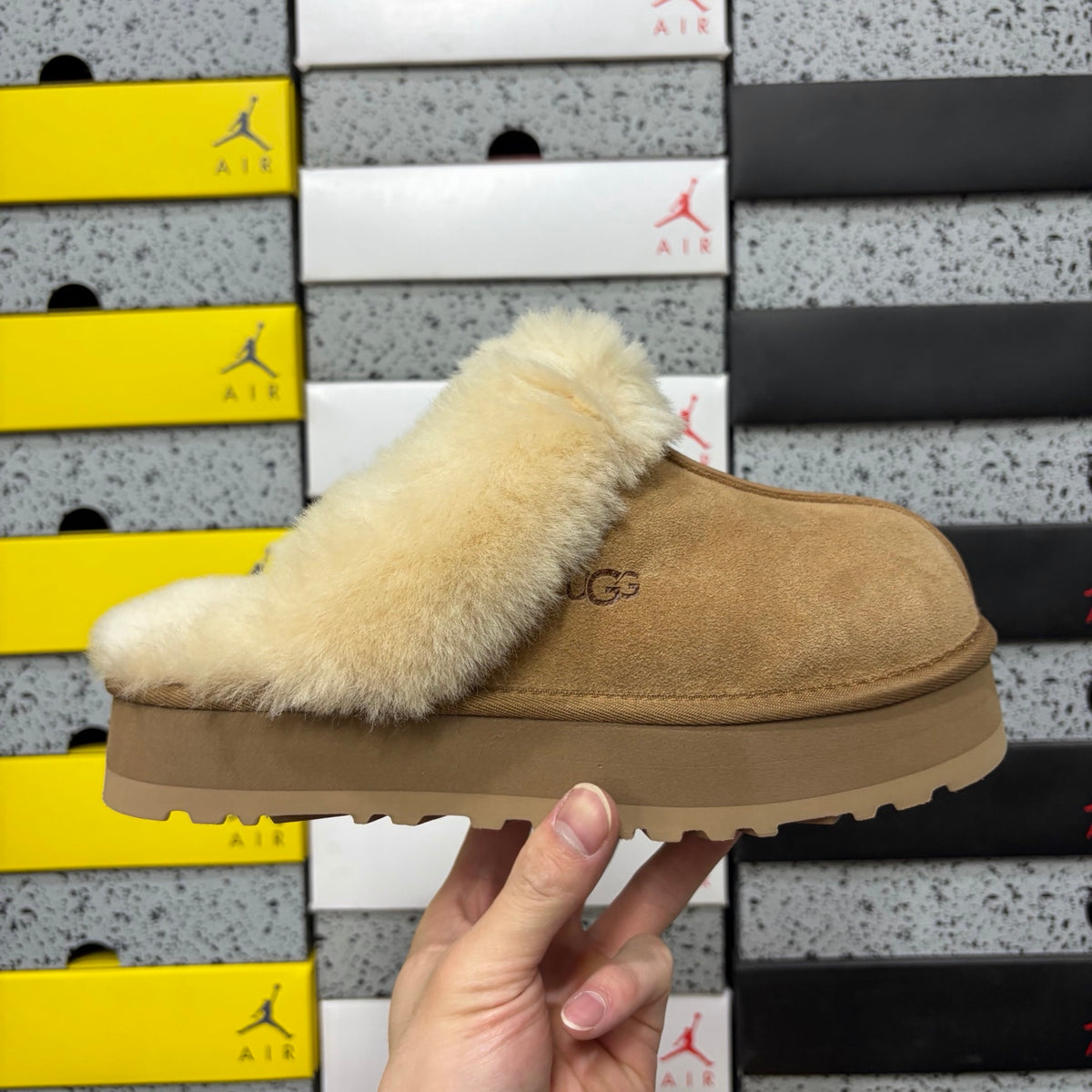 UGG Chestnut Platform Slippers with Plush Collar – 3 cm