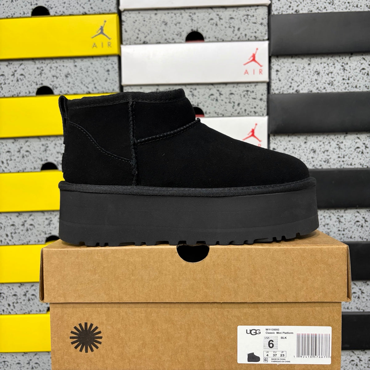 UGG Mini Platform Ankle Boots in Black – 5 cm