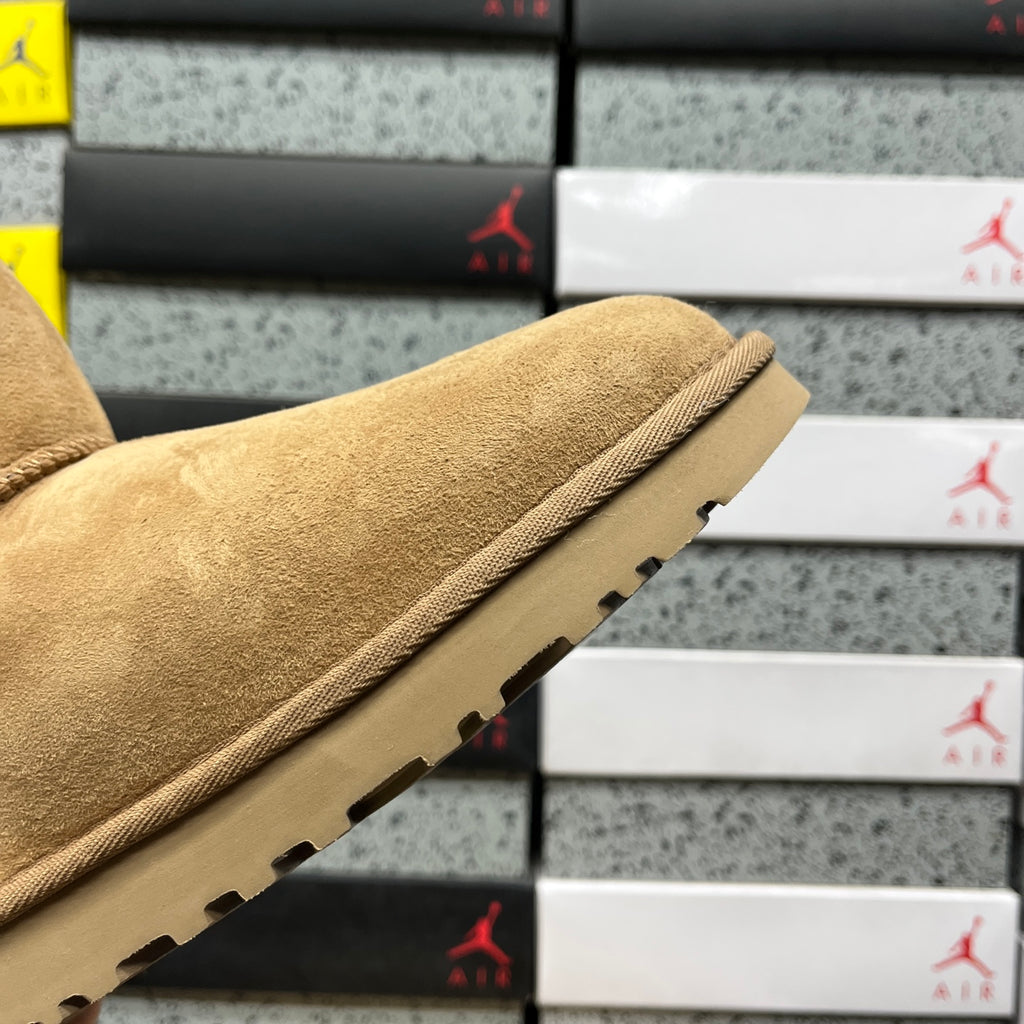 UGG Mini Bailey Button II Boots in Chestnut