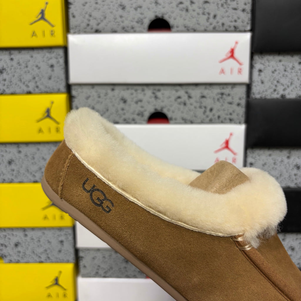 UGG Plush-Collar Slippers in Chestnut – Style W1171391