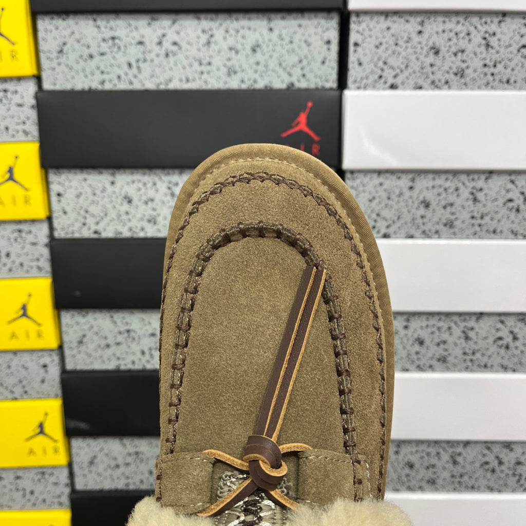 UGG Plush-Collar Mule Slippers in Walnut Brown – Style W1158260