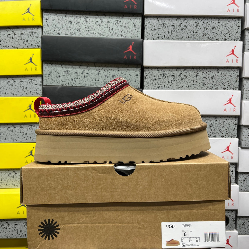 UGG Tazz II Platform Slippers in Chestnut