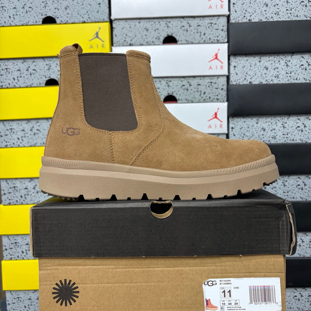 UGG Chelsea Boots in Chestnut – Style 2050