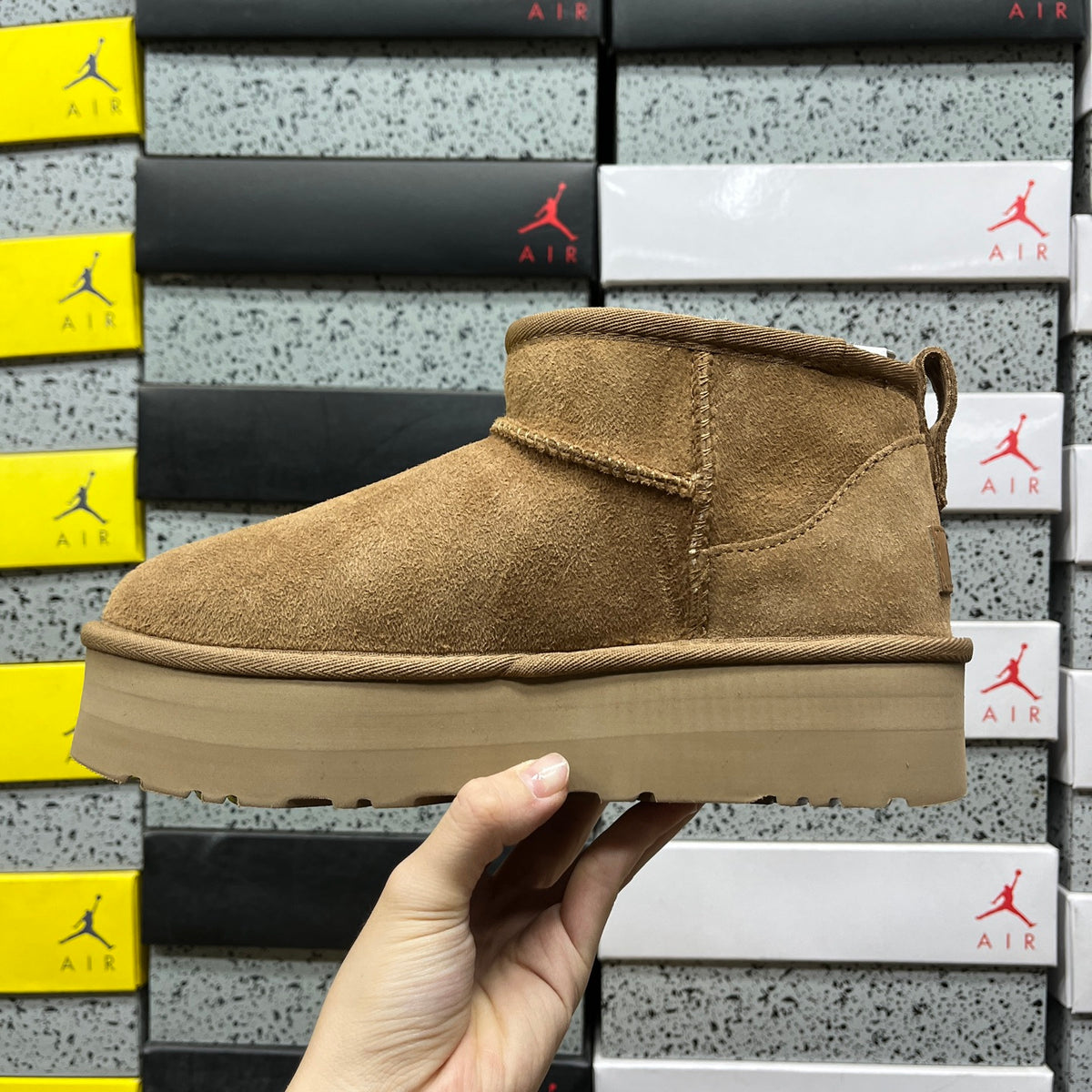 UGG Ultra Mini 3 cm Platform Boots in Chestnut