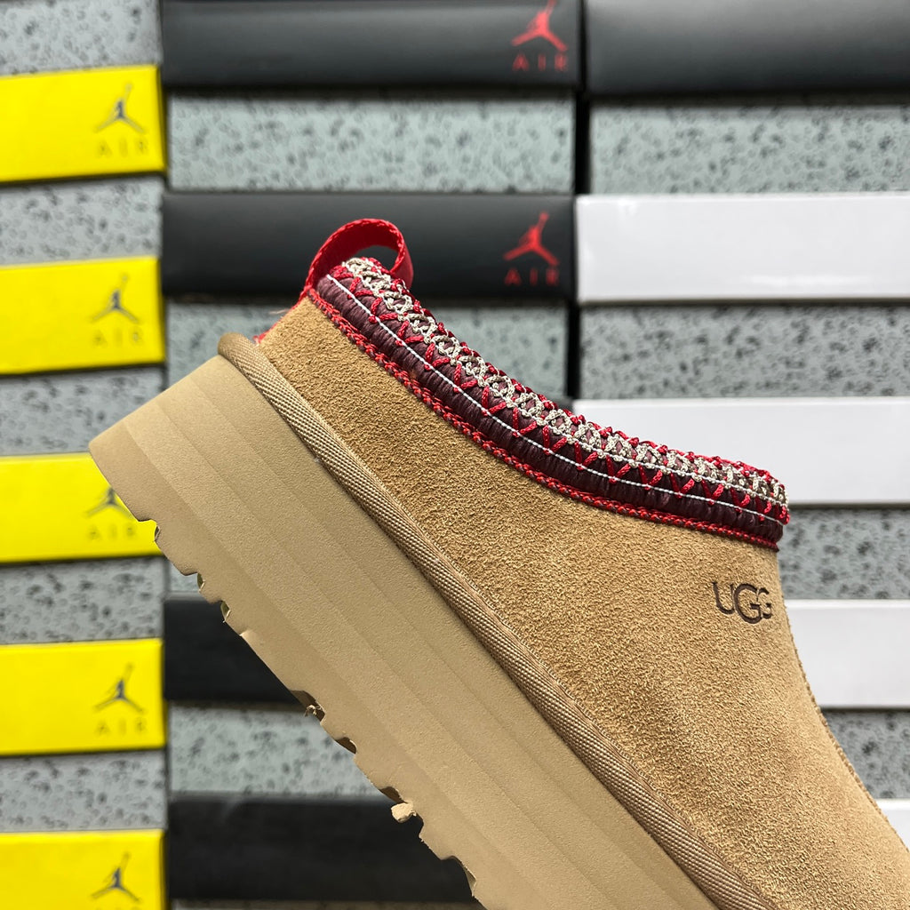UGG Tazz II Platform Slippers in Chestnut