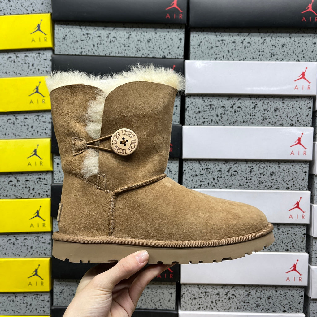 UGG Bailey Button II Boots in Chestnut