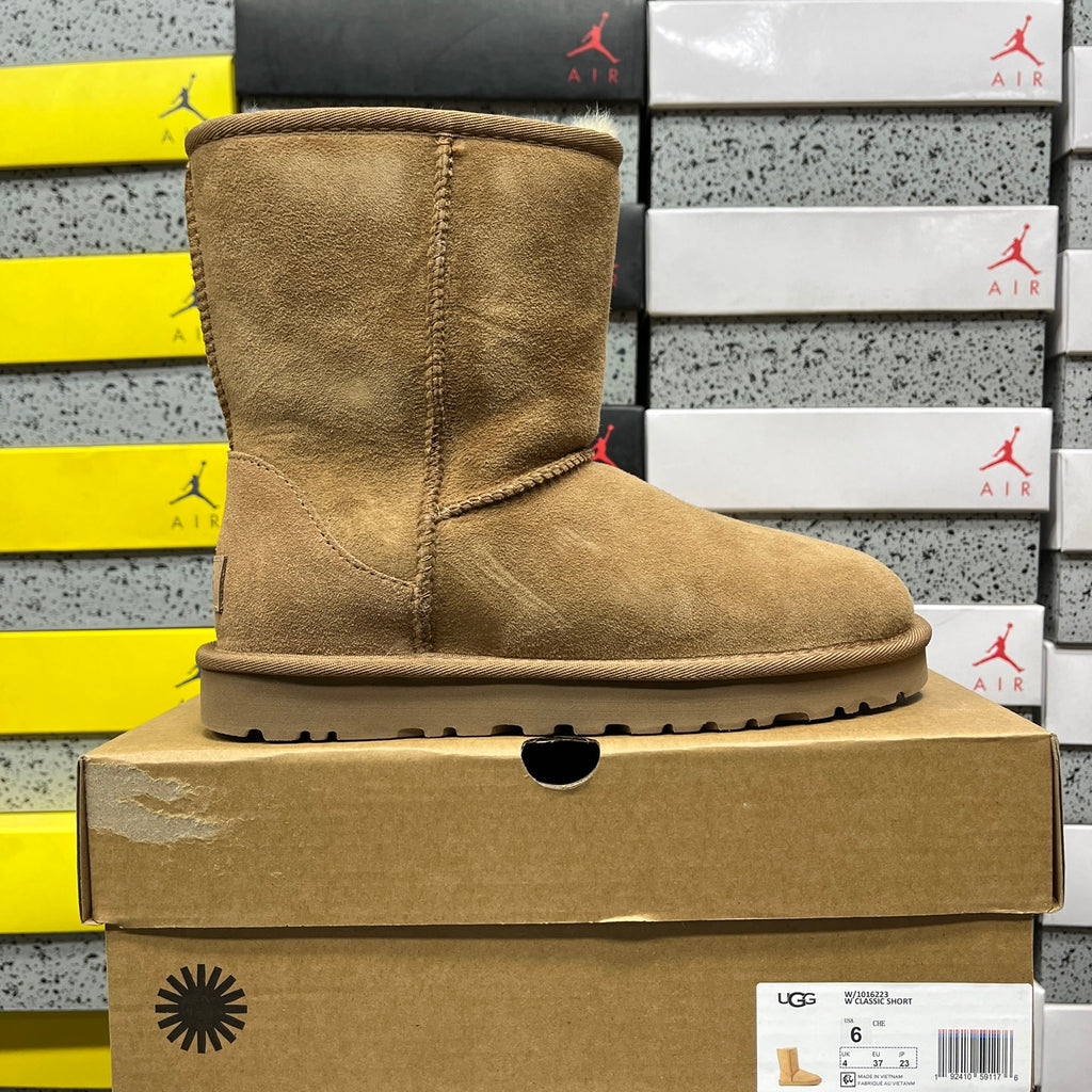 UGG Classic Short Boots in Chestnut