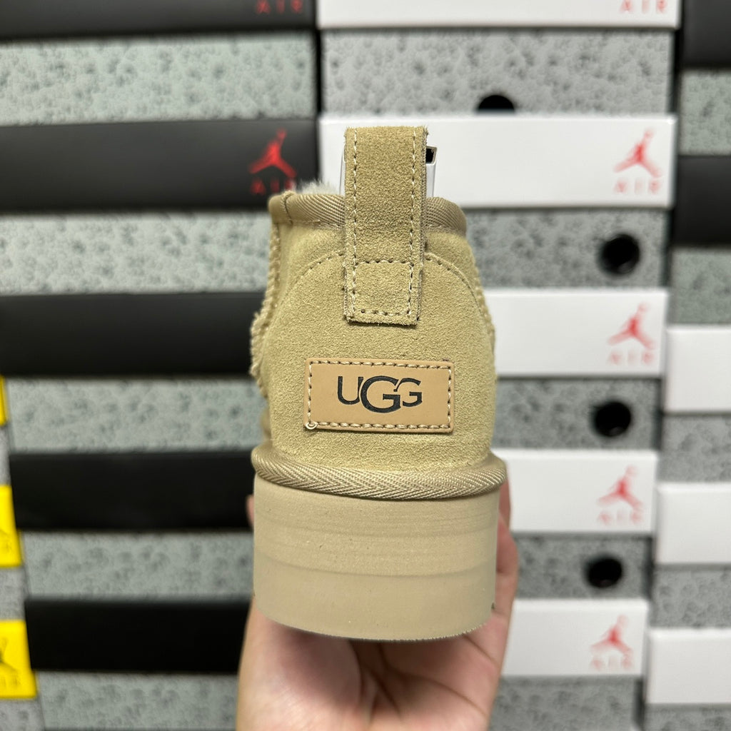 UGG Mini Platform Ankle Boots in Light Khaki – 3 cm