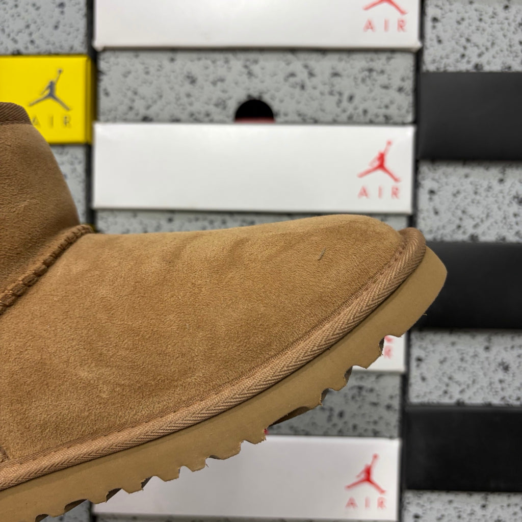 UGG Classic Short Boots in Chestnut