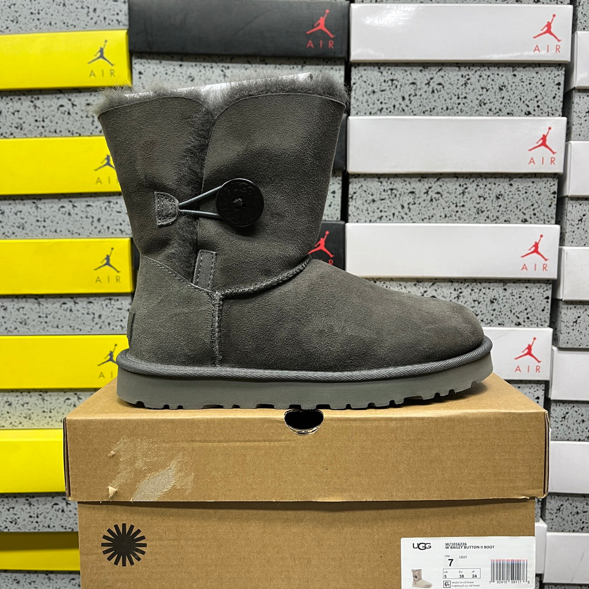 UGG Bailey Button II Boots in Grey