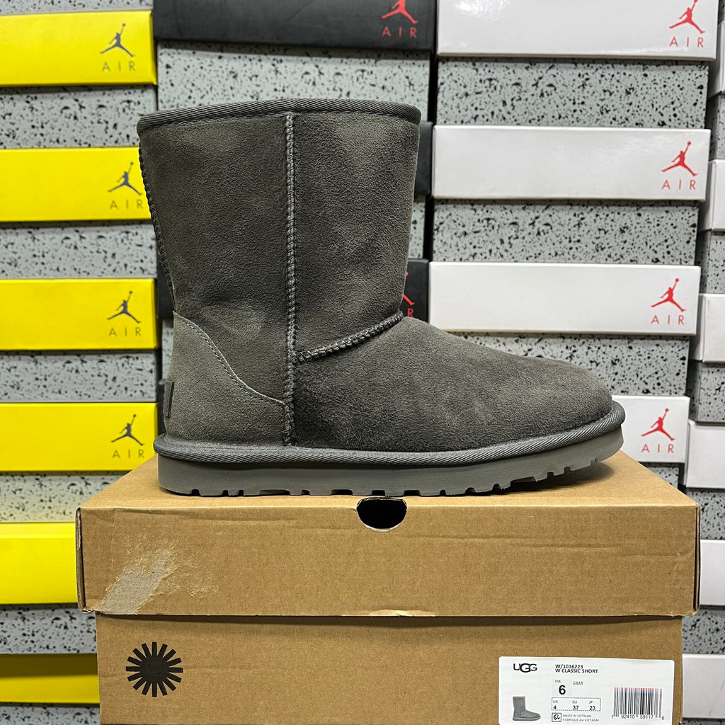 UGG Classic Short Boots in Grey