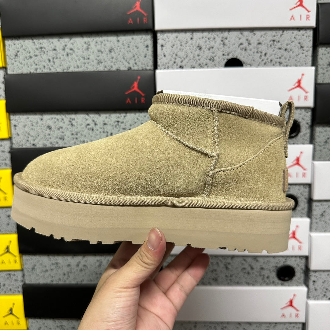 UGG Mini Platform Ankle Boots in Light Khaki – 3 cm