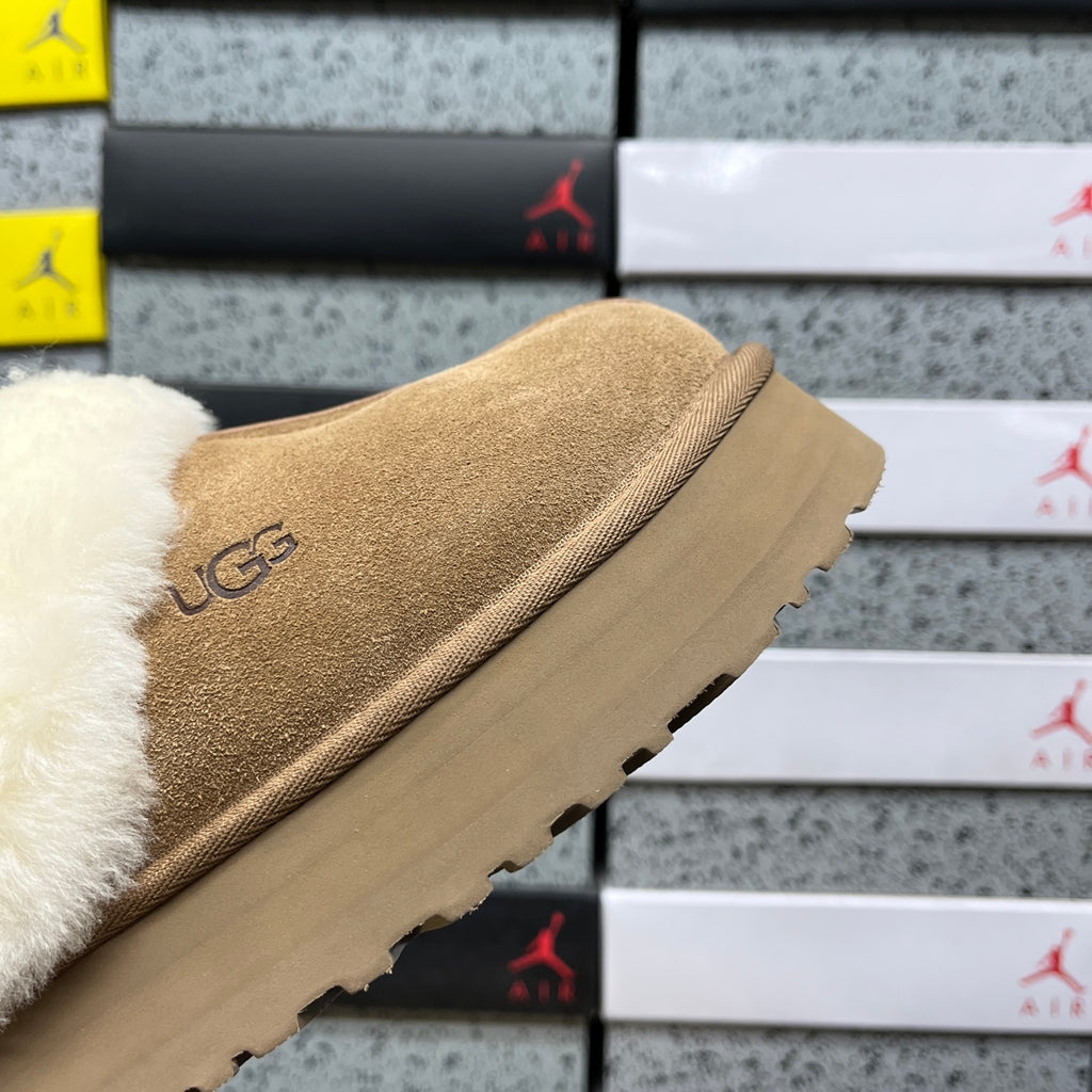 UGG Platform Slippers in Chestnut & Cream