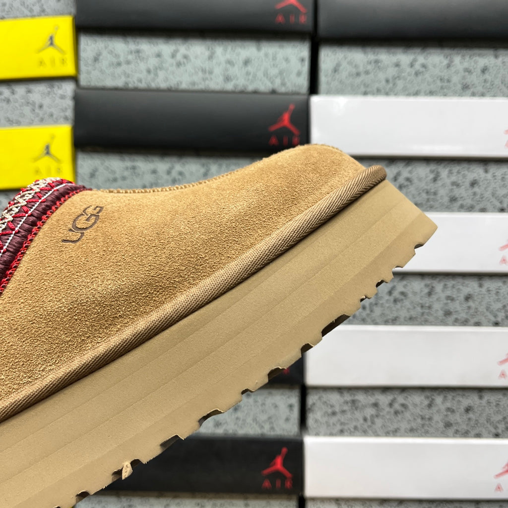 UGG Tazz II Platform Slippers in Chestnut