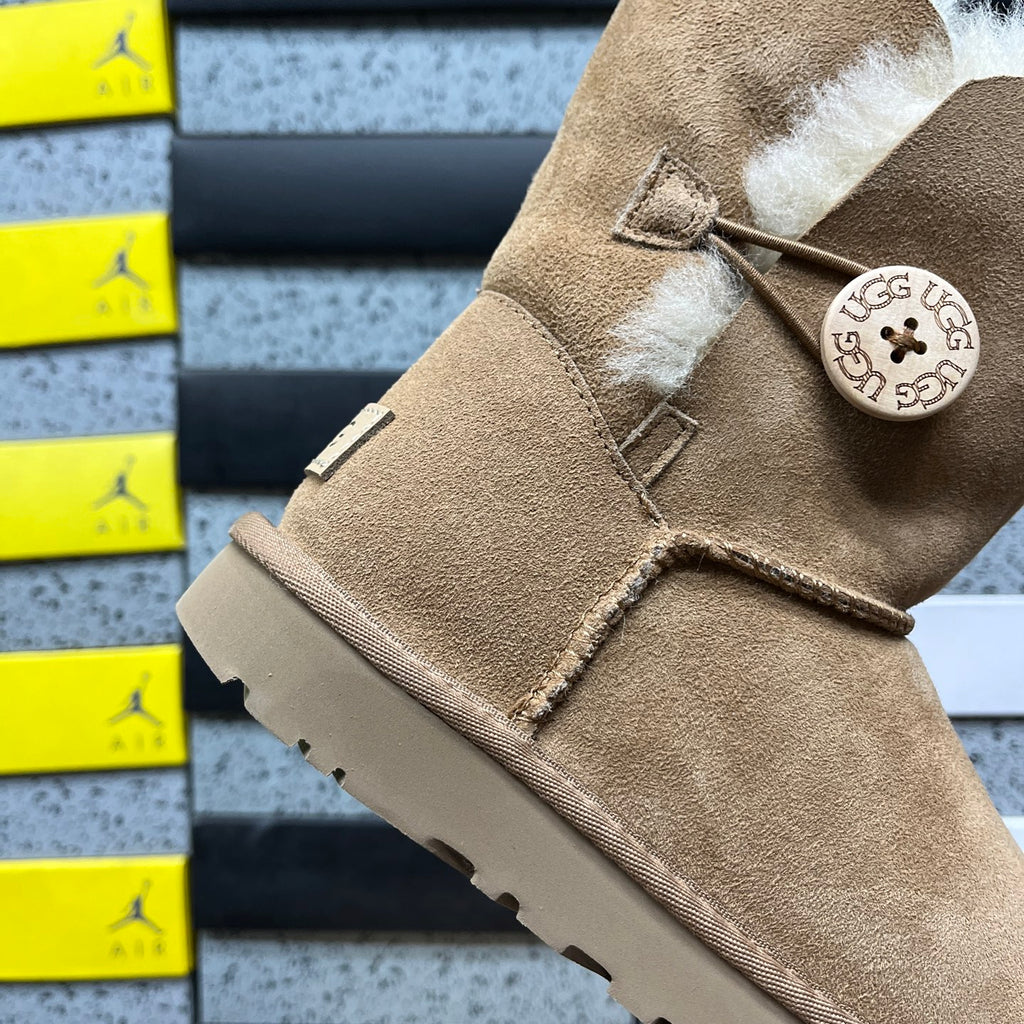 UGG Bailey Button II Boots in Chestnut