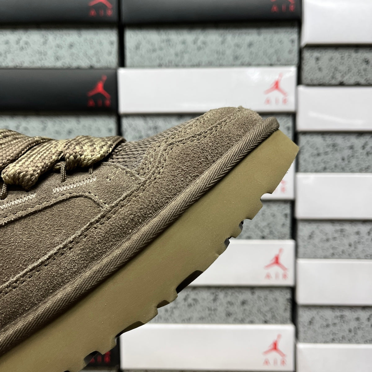 UGG Lowmel Lace-Up Shoes in Smoky Brown