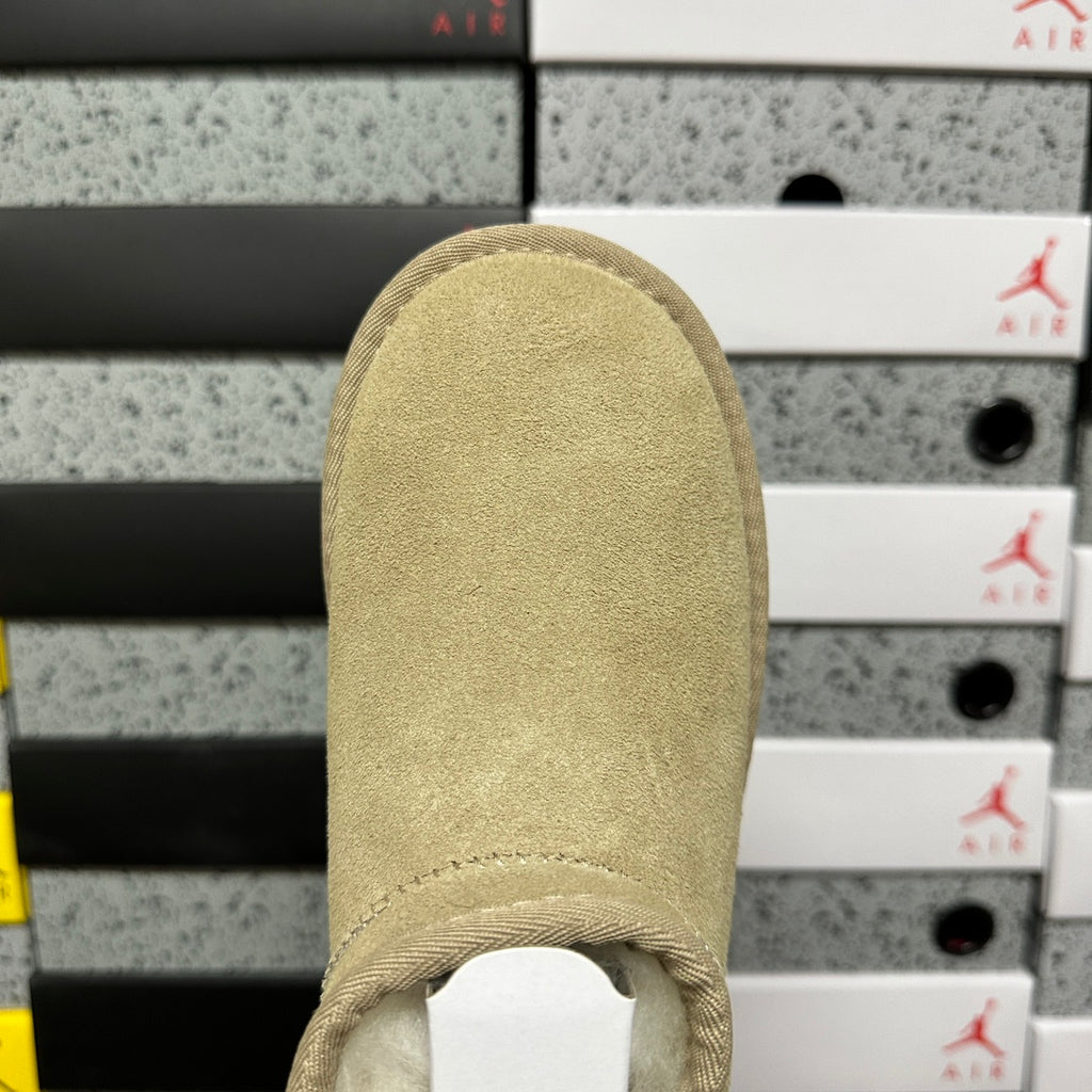 UGG Mini Platform Ankle Boots in Light Khaki – 3 cm
