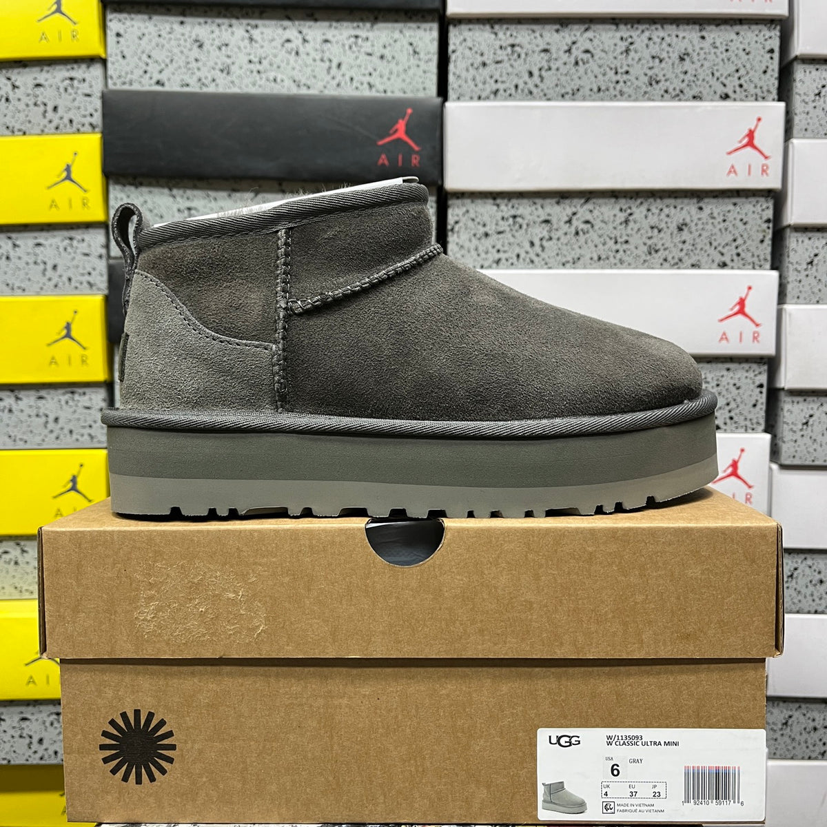 UGG Ultra Mini 3 cm Platform Boots in Grey