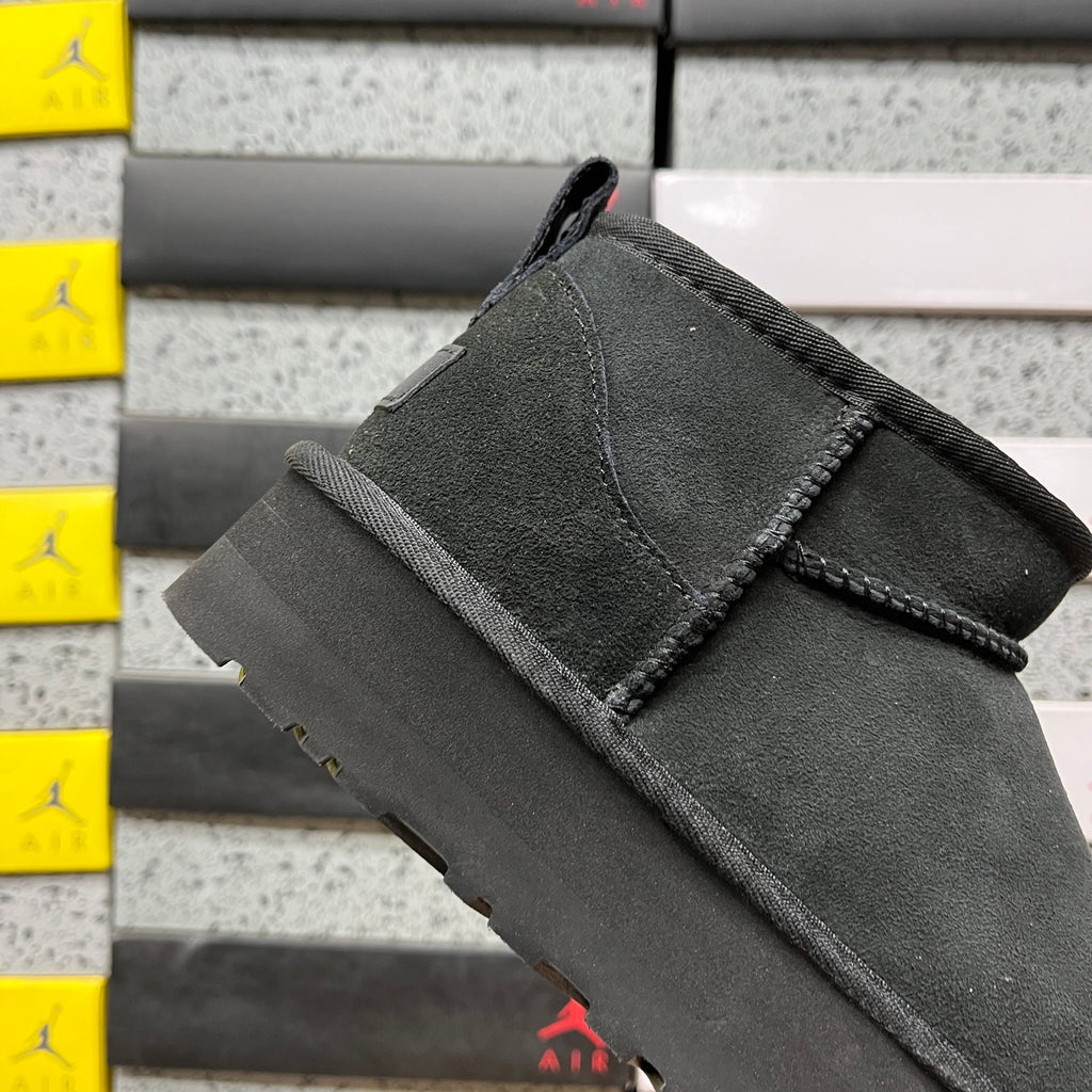 UGG Ultra Mini 3 cm Platform Boots in Black