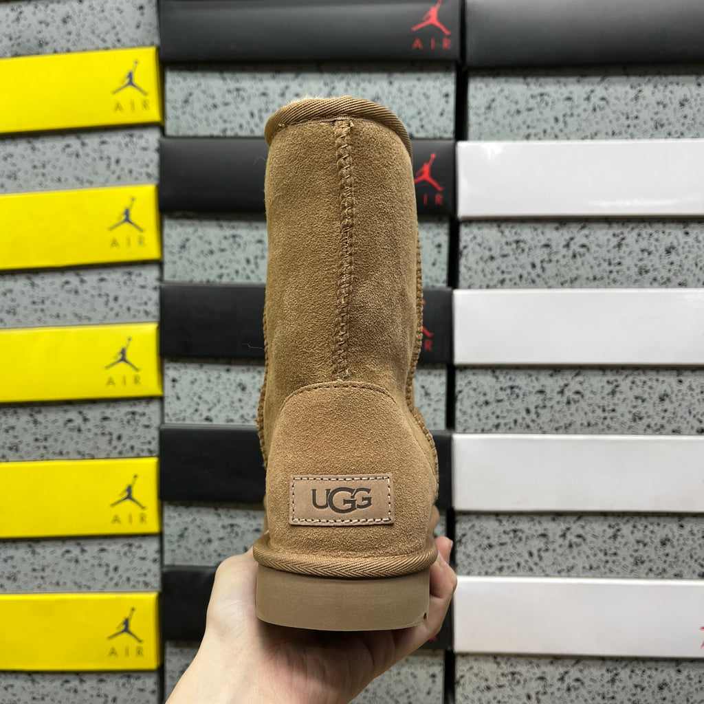 UGG Classic Short Boots in Chestnut