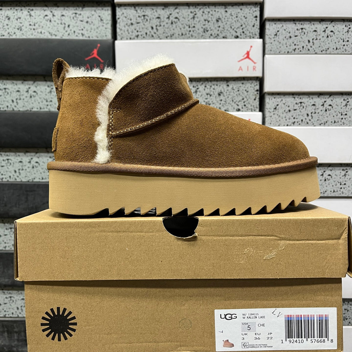UGG 5 cm Platform Ankle Boots in Chestnut – Style 1184115