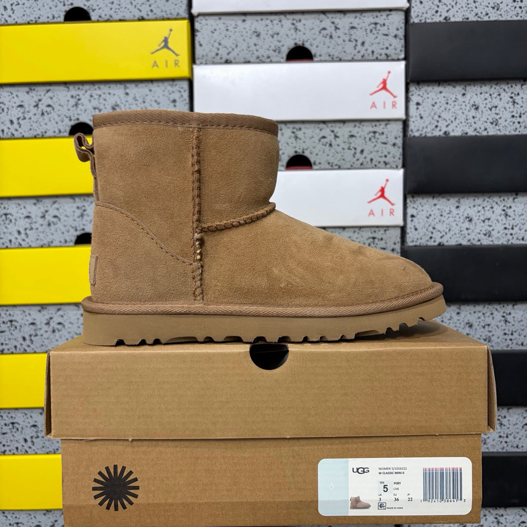 UGG Classic Short Boots in Chestnut