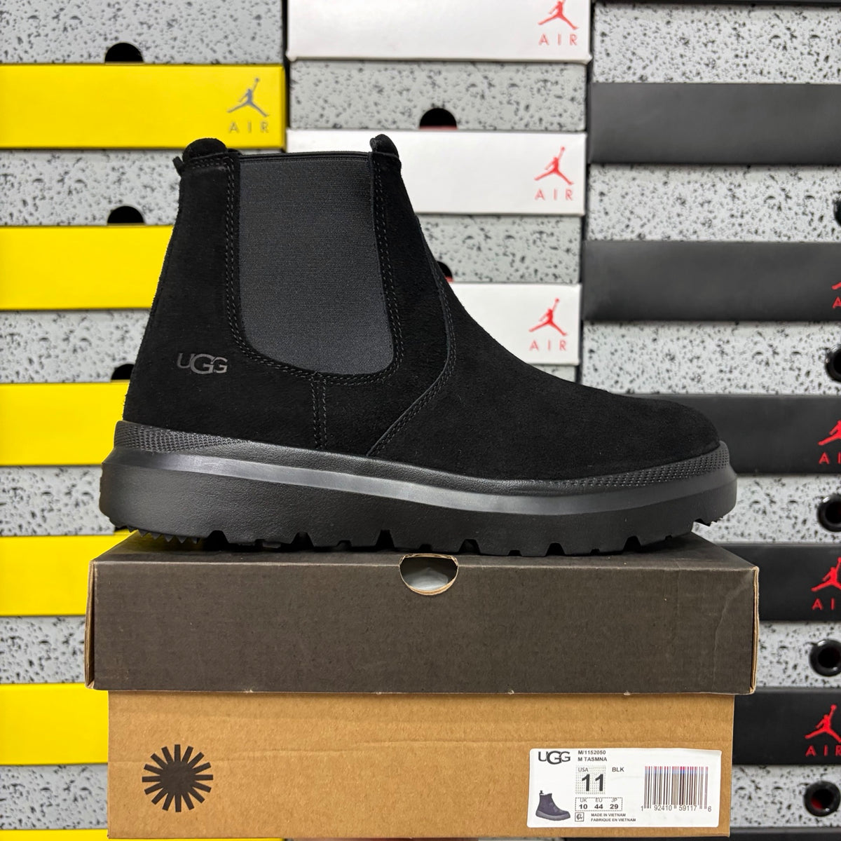 UGG Chelsea Boots in Black – Style 2050