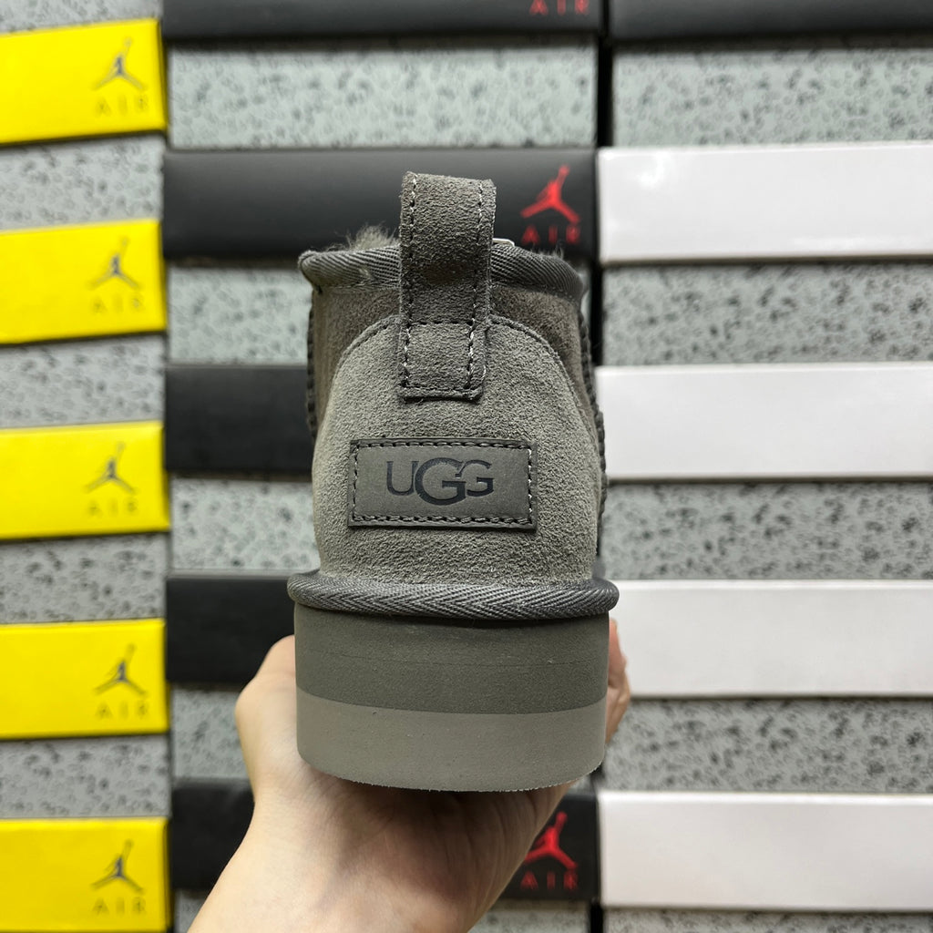 UGG Ultra Mini 3 cm Platform Boots in Grey