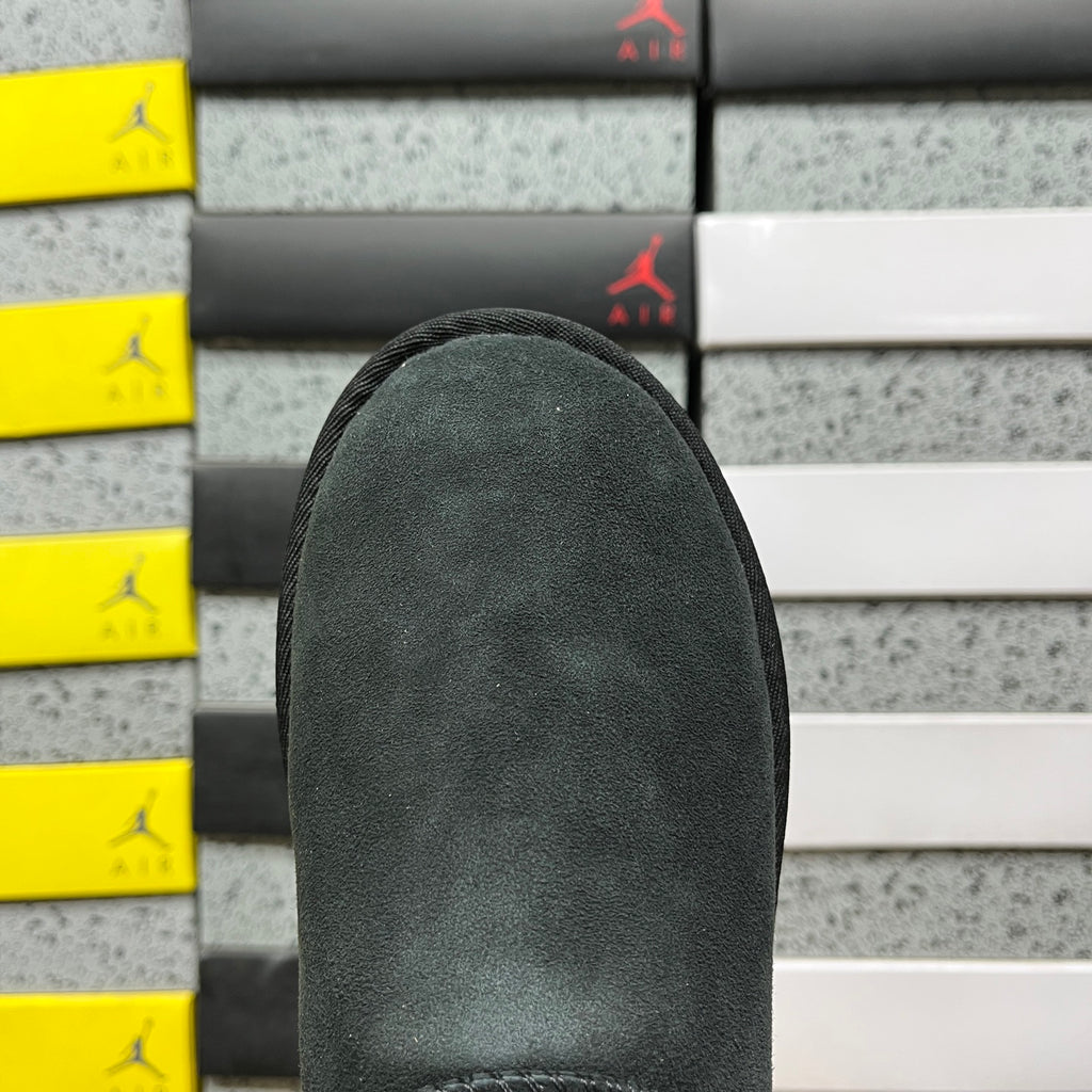 UGG Classic Short Boots in Black