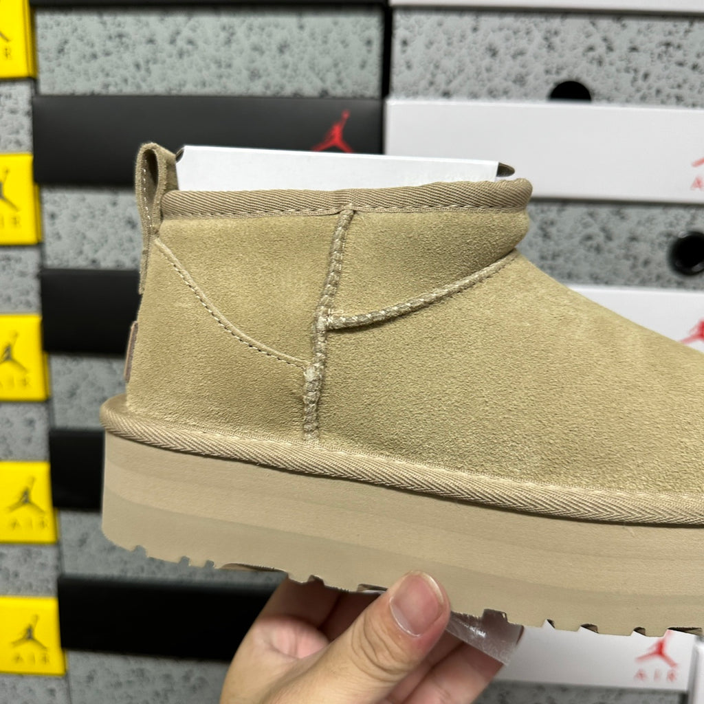 UGG Mini Platform Ankle Boots in Light Khaki – 3 cm