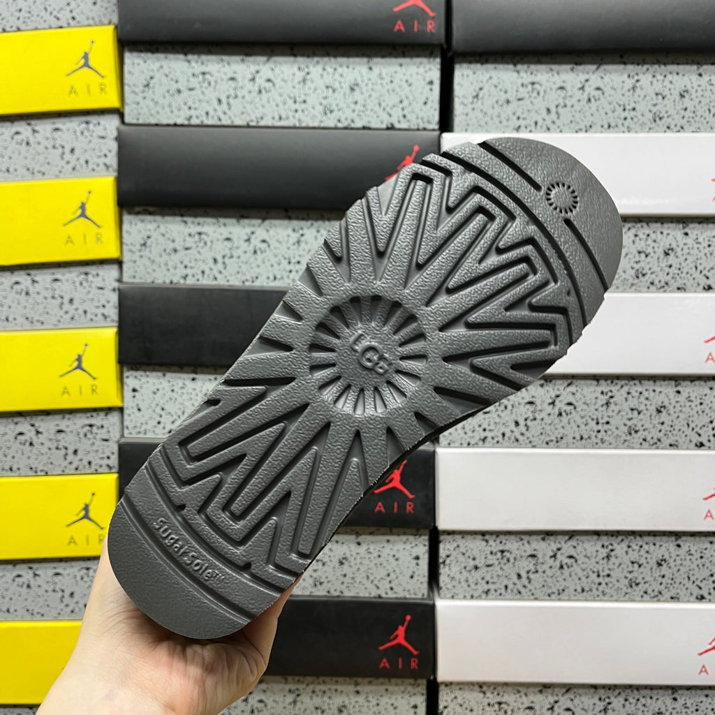 UGG Classic Short Boots in Grey