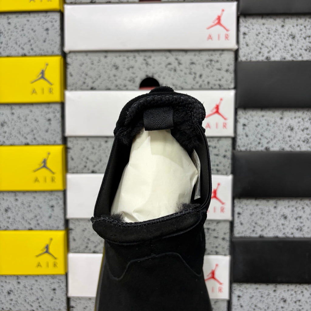 UGG Chelsea Boots in Black – Style 2050