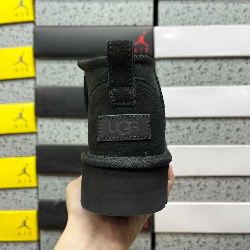 UGG Ultra Mini 3 cm Platform Boots in Black