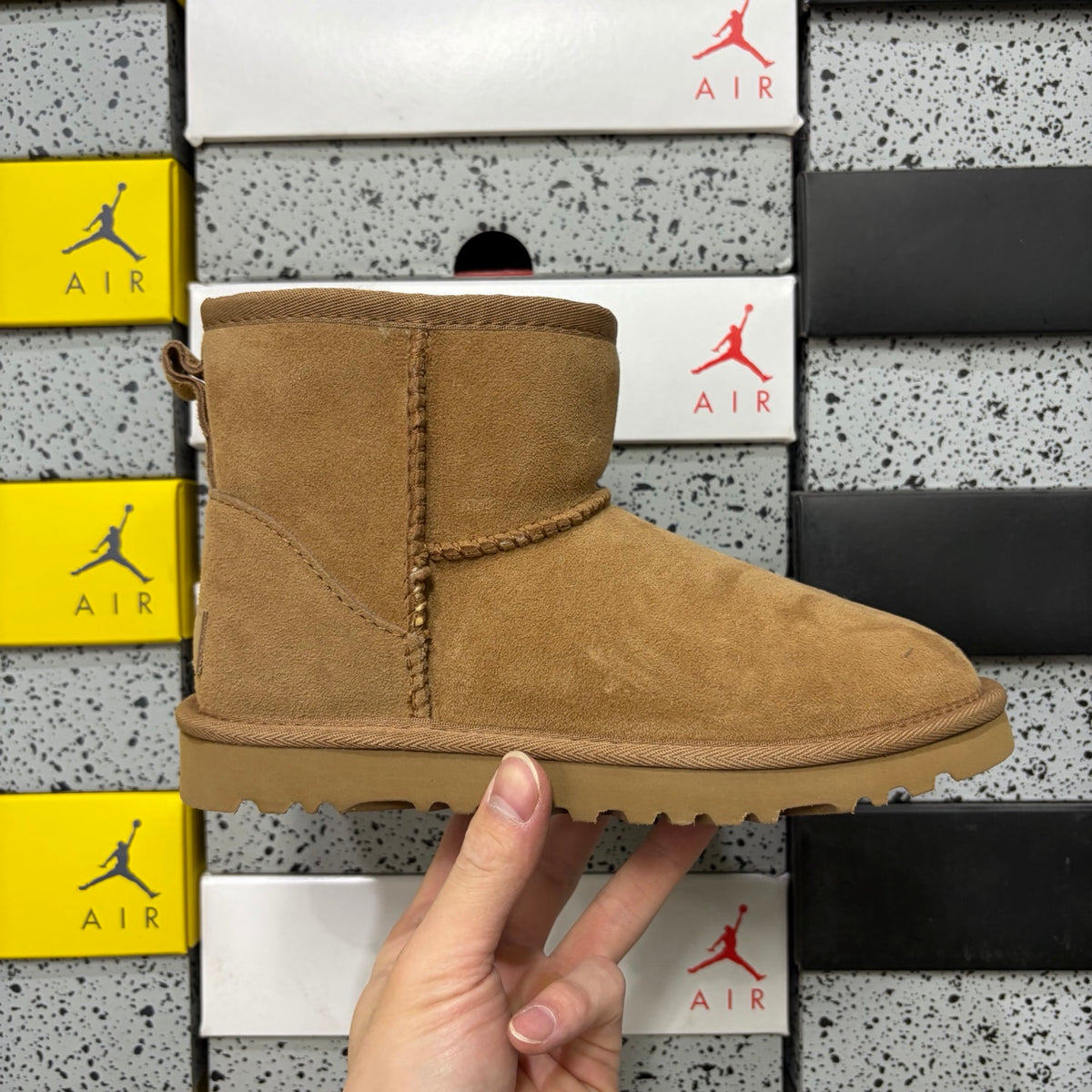 UGG Classic Short Boots in Chestnut