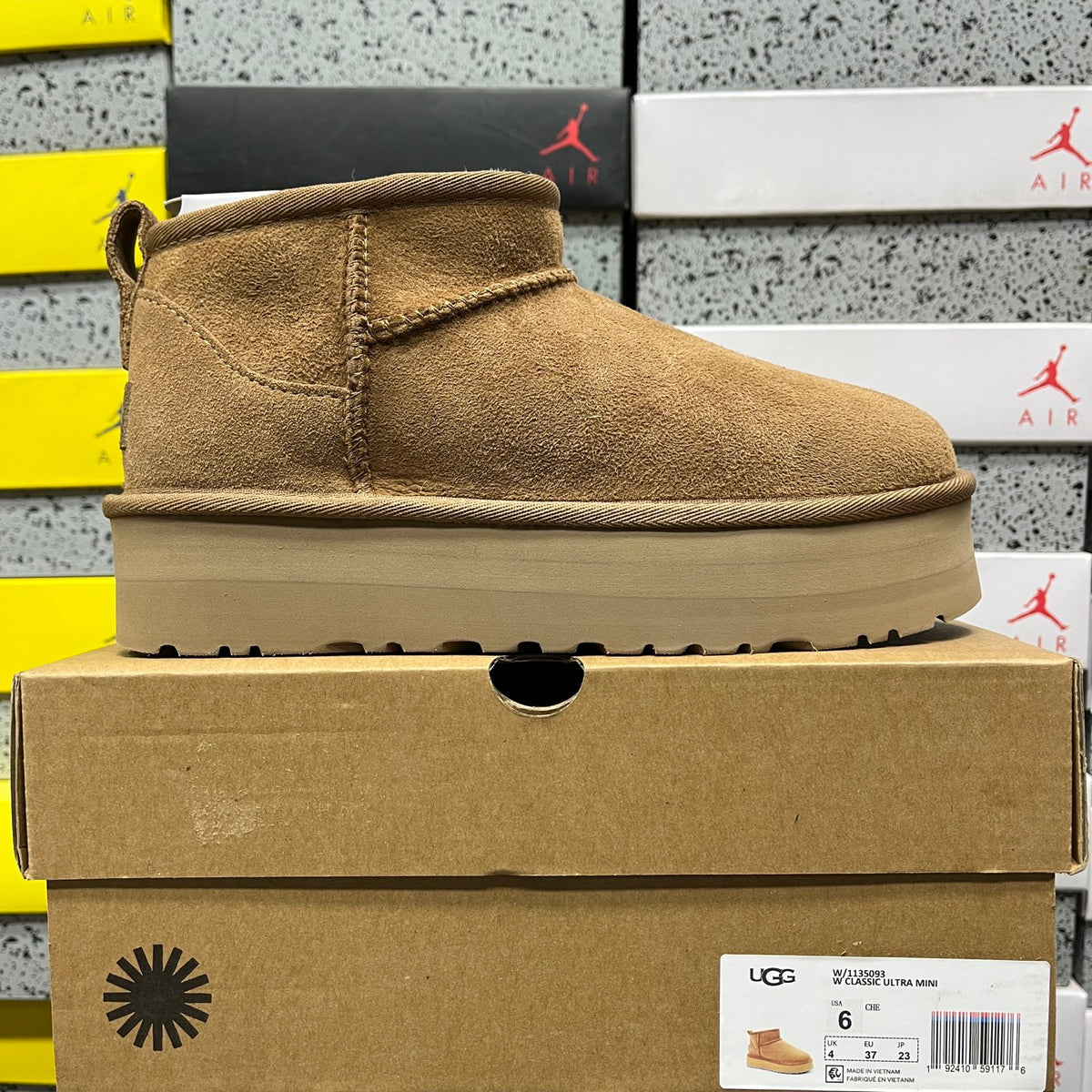 UGG Ultra Mini 3 cm Platform Boots in Chestnut