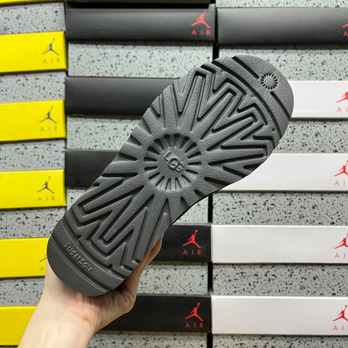 UGG Bailey Button II Boots in Grey