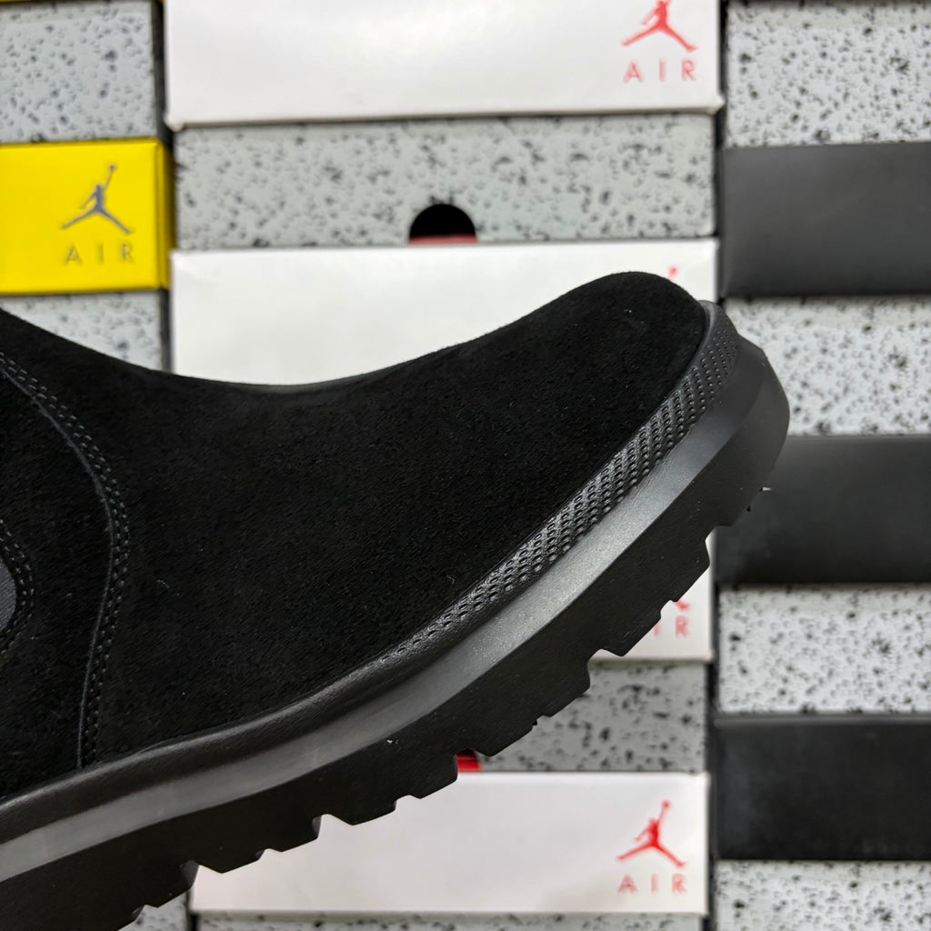 UGG Chelsea Boots in Black – Style 2050