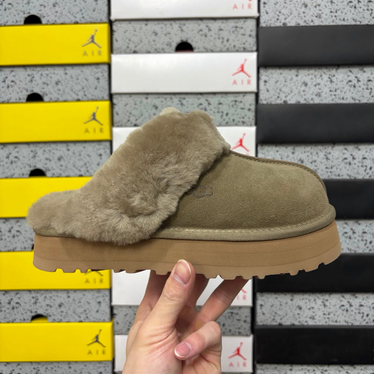 UGG Chestnut Platform Slippers with Plush Collar – 3 cm