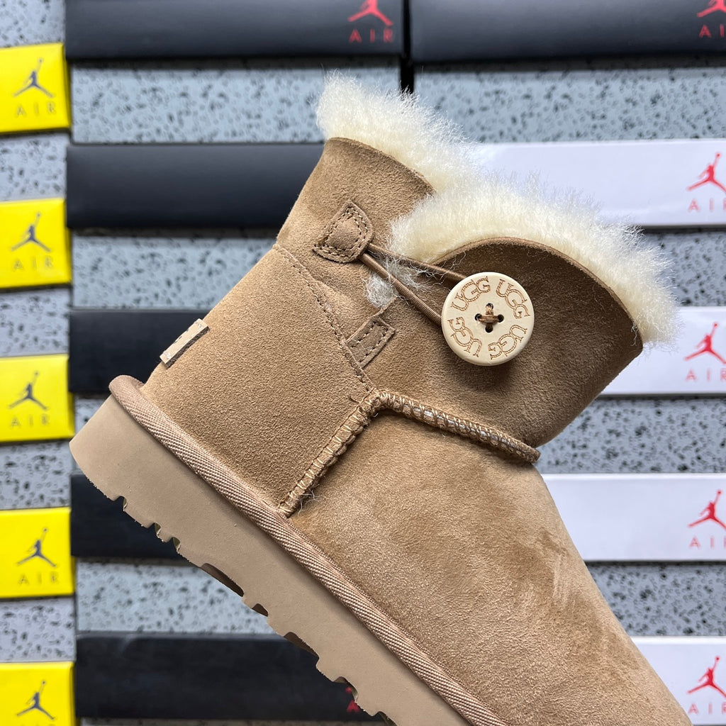 UGG Mini Bailey Button II Boots in Chestnut