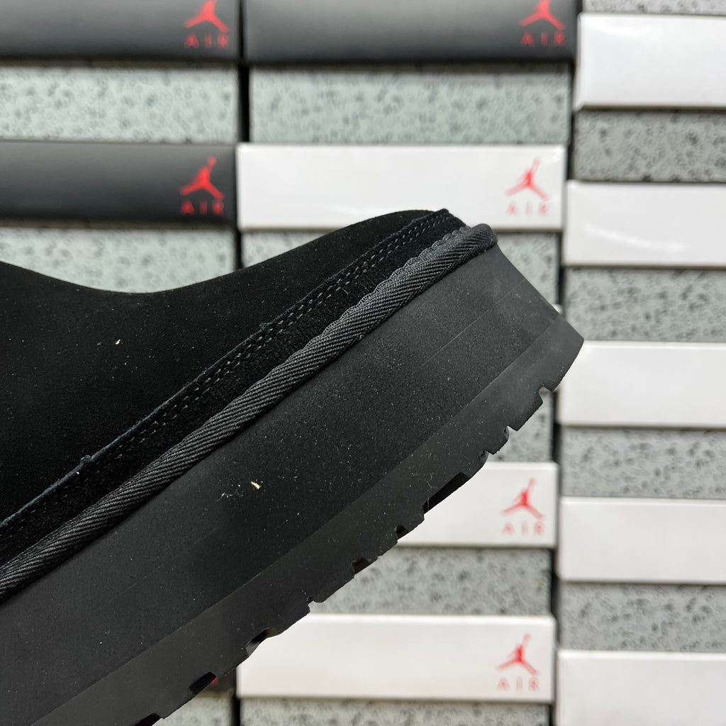 UGG Platform Chelsea Boots in Black