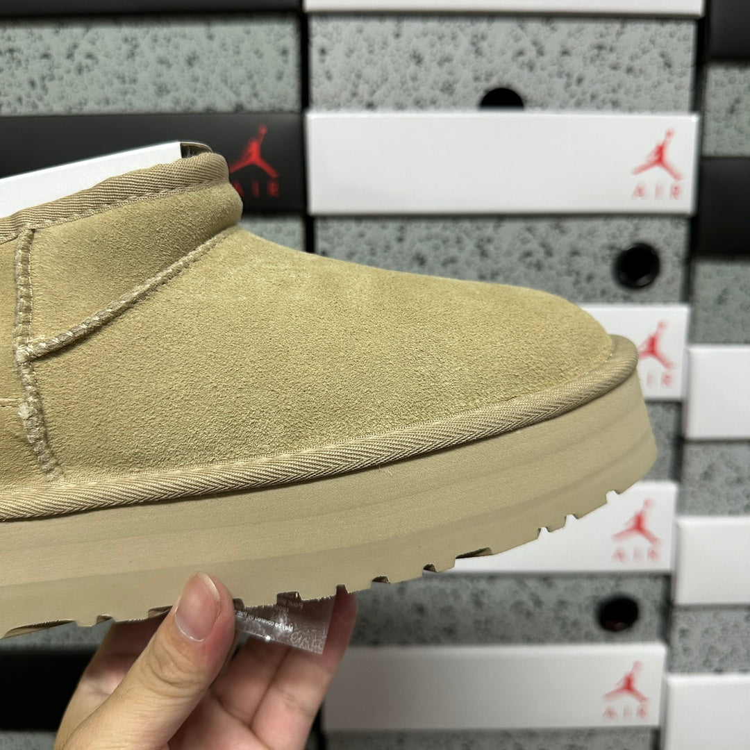 UGG Mini Platform Ankle Boots in Light Khaki – 3 cm
