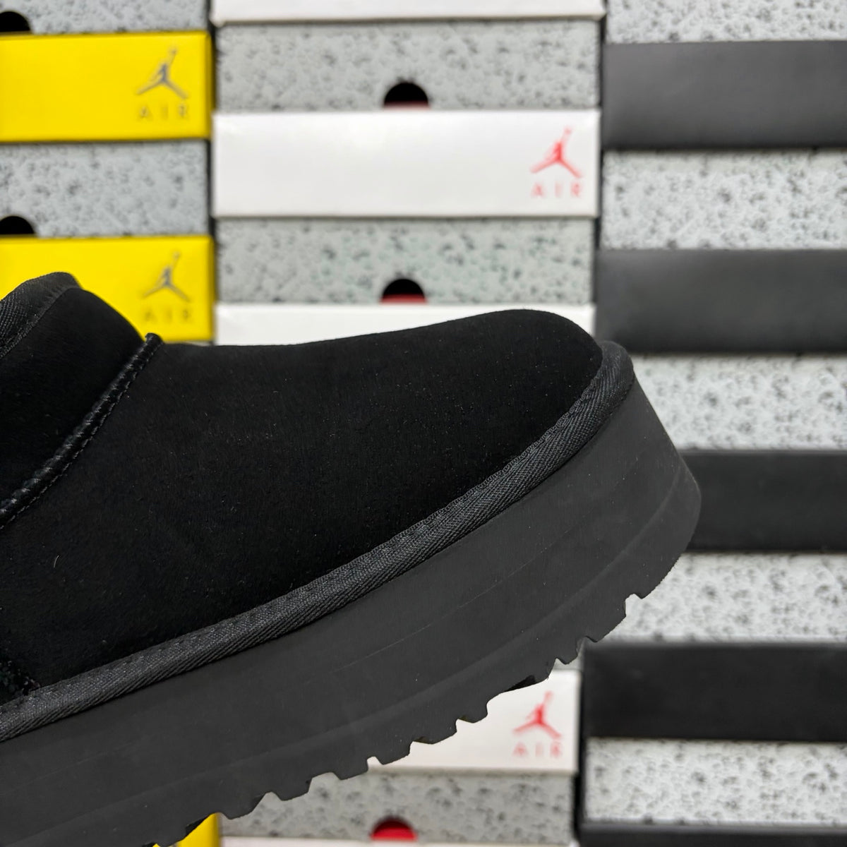 UGG Mini Platform Ankle Boots in Black – 5 cm
