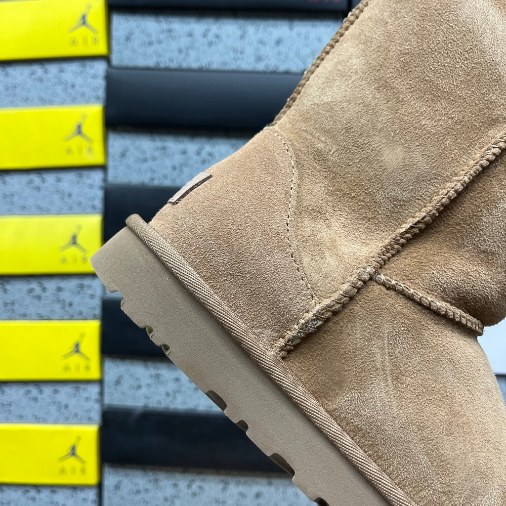 UGG Classic Short Boots in Chestnut